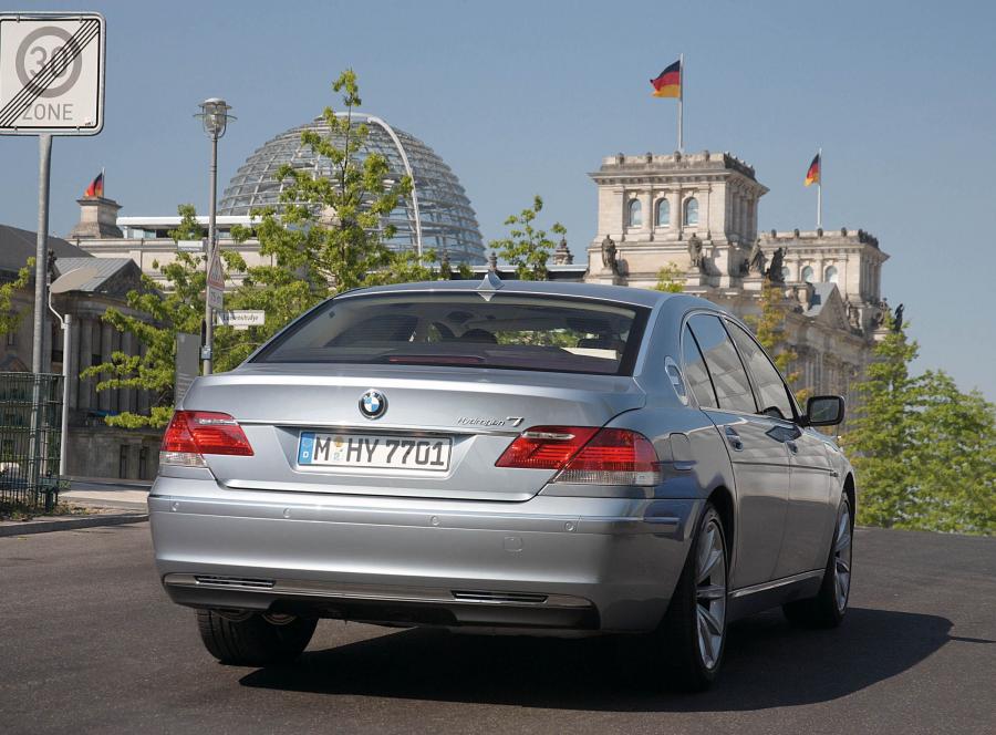  BMW Hydrogen 7 2006 года  (фото 21 из 73)